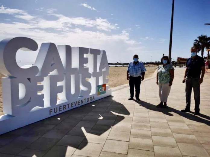 Caleta de Fuste: neues Logo am Strand von Castillo eingeweiht - Bildquelle: Gemeinde Antigua