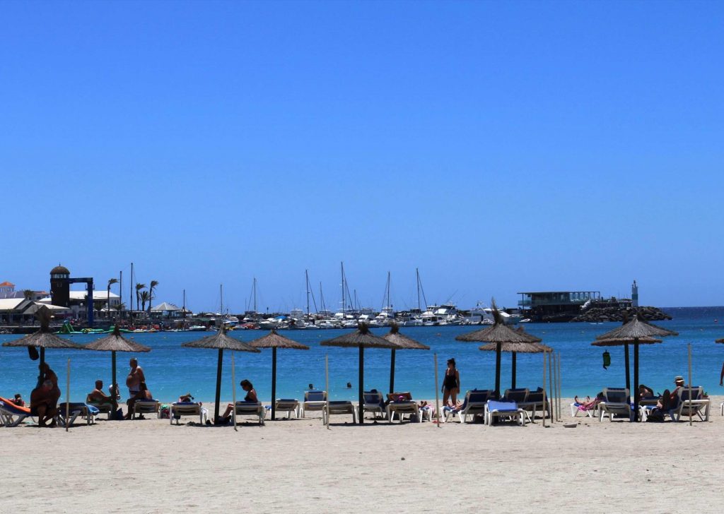 Sommerprogramm für Kinder am Strand von Caleta de Fuste